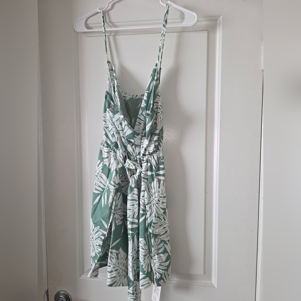 Cupshe Tropical Romper XL Tie Back Vacation NWT - Picture 3 of 4
